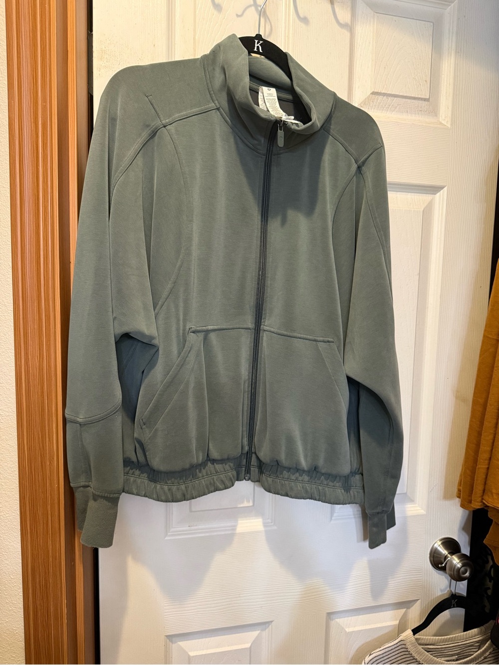 lululemon athletica softstreme cropped full zip jacket